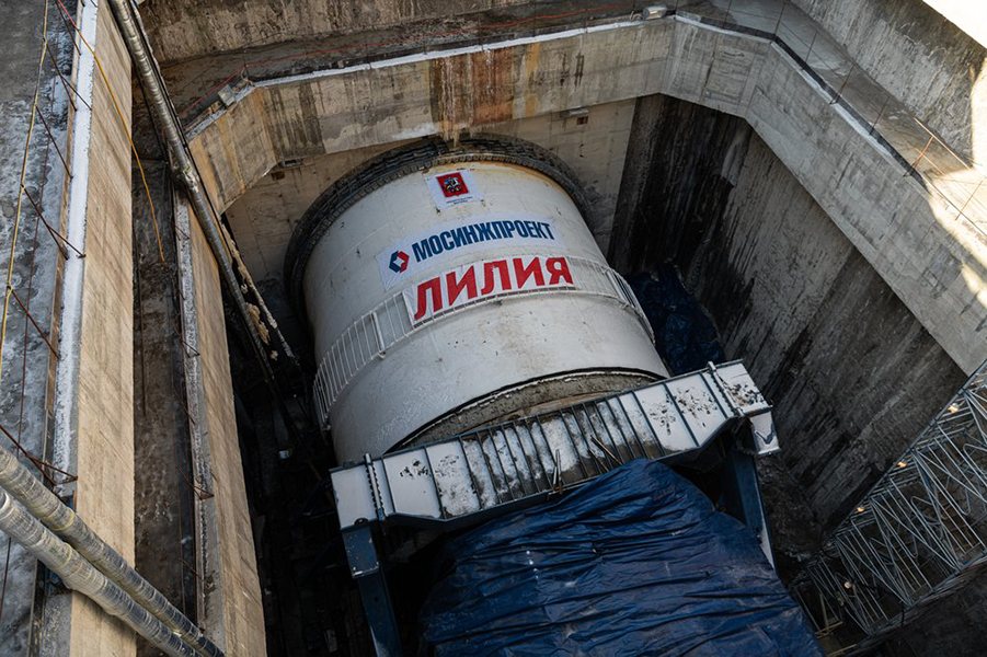 Начало проходки двухпутного перегонного тоннеля от станции «Нагатинский Затон» до станции «Кленовый бульвар» Большой кольцевой линии (БКЛ) Московского метрополитена. Фото: Максим Мишин, пресс-служба мэра и правительства Москвы.